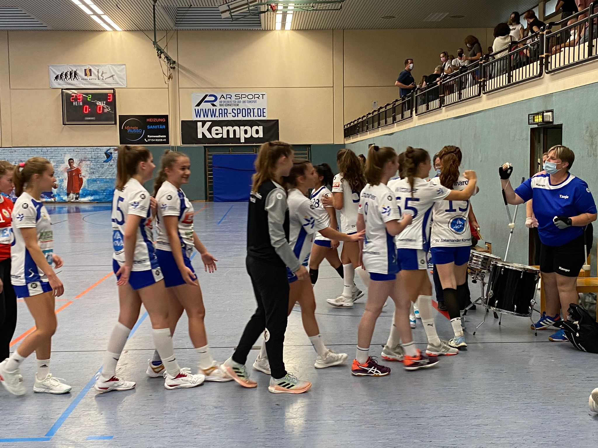 Der Dank des Teams geht an die Trommlerinnen Anja und Tanja